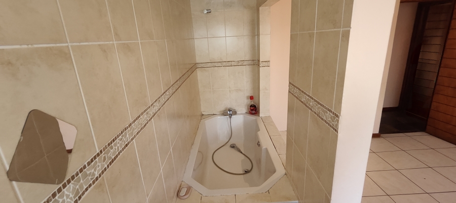 To Let 4 Bedroom Property for Rent in Newton Park Eastern Cape